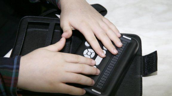 Görme Yetersizliği Olan Öğrencilerimize Braille Okuma Yazma Cihazı Pilot Uygulaması Başladı