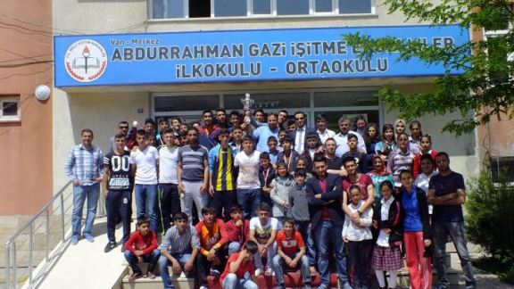 Van Abdurrahman Gazi İşitme Engelliler Ortaokulu, Türkiye Yıldızlar Voleybol Şampiyonasında Türkiye şampiyonu oldu. 